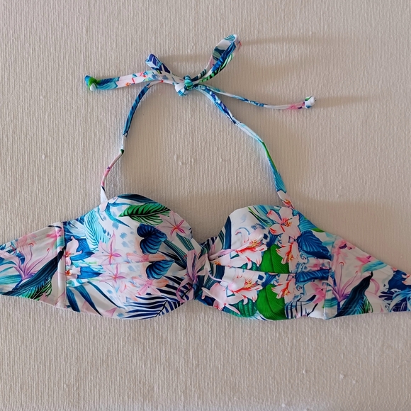 Lascana for Venus Underwire Twist Bandeau Bikini Top, size S - Picture 2 of 13